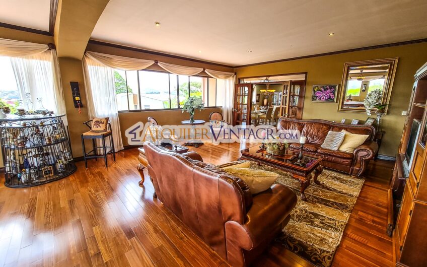 Condo de Un Nivel con jardín y vistas en Escazú x Distrito 4 Guachipelín