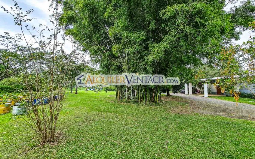 Condo de Un Nivel con línea blanca y jardín en Brasil de Santa Ana
