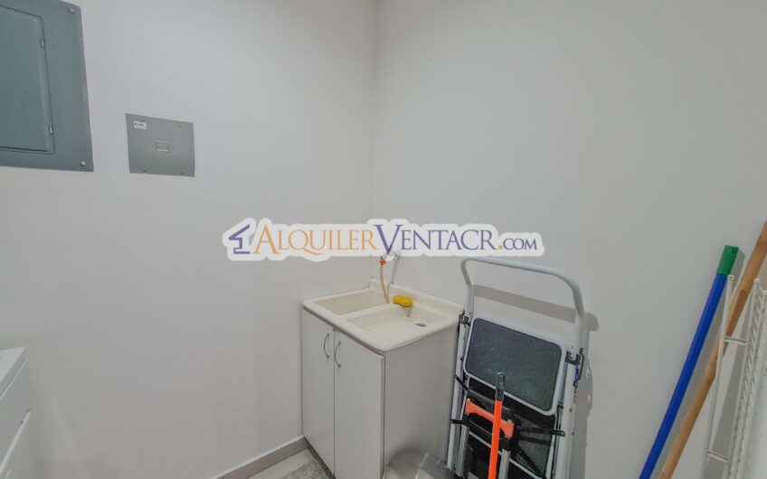 Apartamento de 2 habit. con línea blanca en Santa Ana Centro
