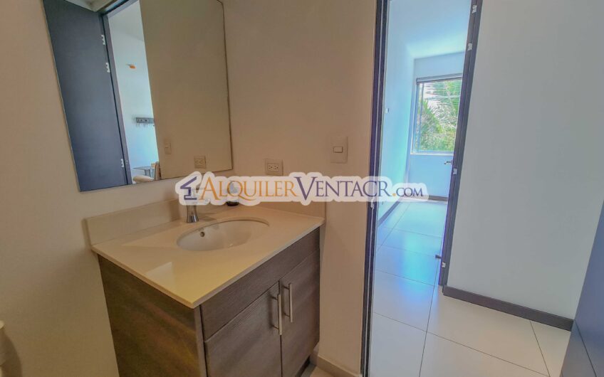 Apartamento de 2 habit. con línea blanca en Santa Ana Centro