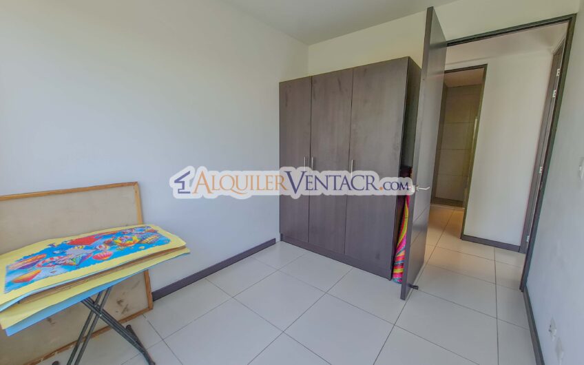 Apartamento de 2 habit. con línea blanca en Santa Ana Centro