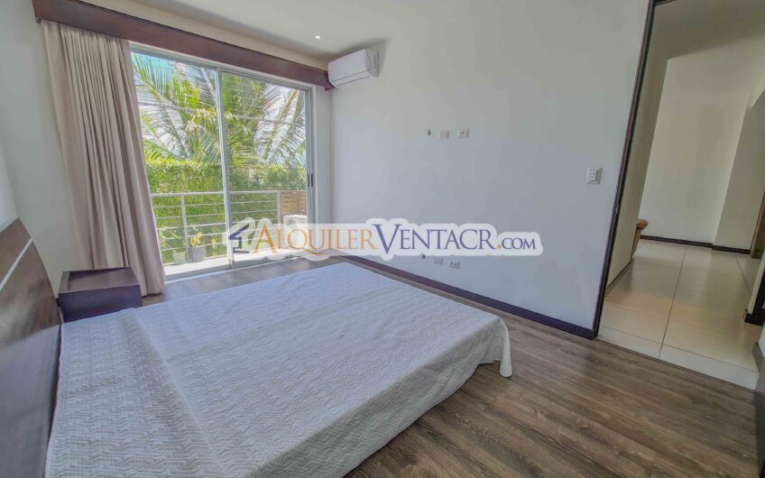 Apartamento de 2 habit. con línea blanca en Santa Ana Centro