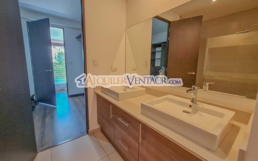 Apartamento de 2 habit. con línea blanca en Santa Ana Centro