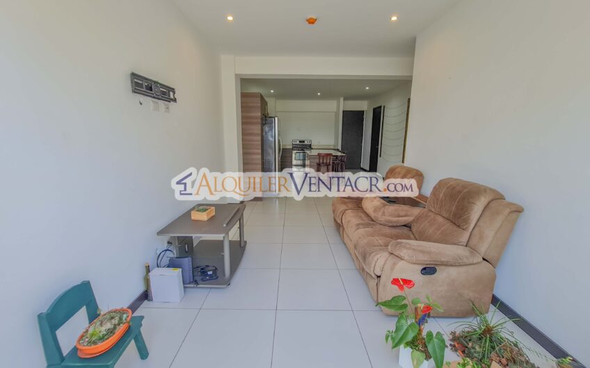 Apartamento de 2 habit. con línea blanca en Santa Ana Centro