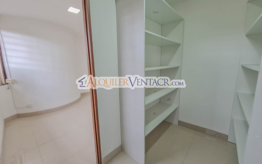 Apartamento para uso de oficina en Sabana Sur x Torre Universal
