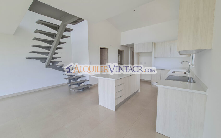 Penthouse Esquinero de Lujo con Impresionantes Vistas en Alto Las Palomas Santa Ana