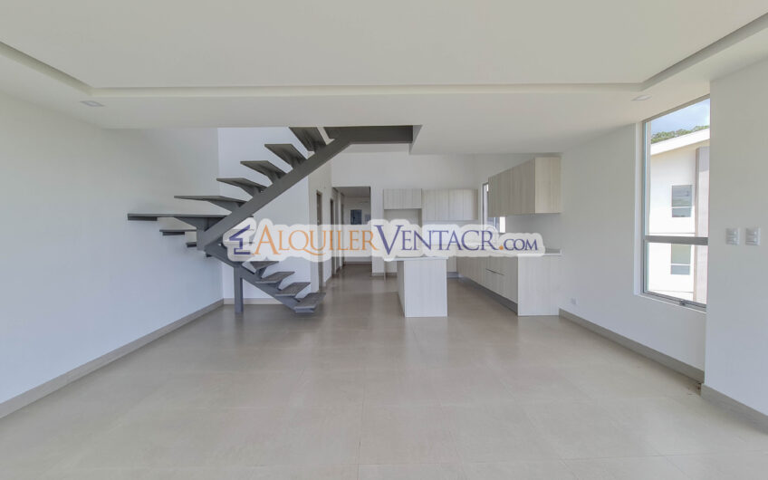 Penthouse Esquinero de Lujo con Impresionantes Vistas en Alto Las Palomas Santa Ana