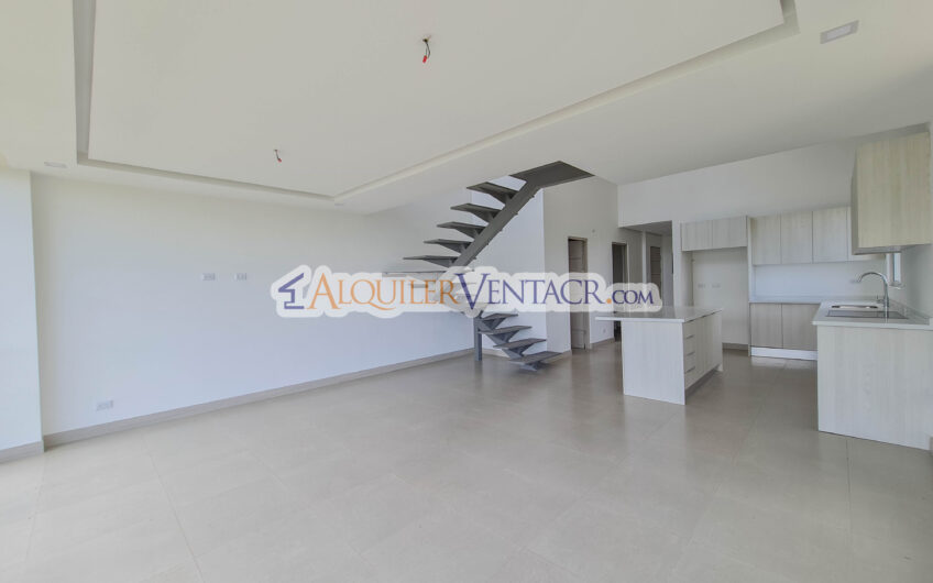Penthouse Esquinero de Lujo con Impresionantes Vistas en Alto Las Palomas Santa Ana