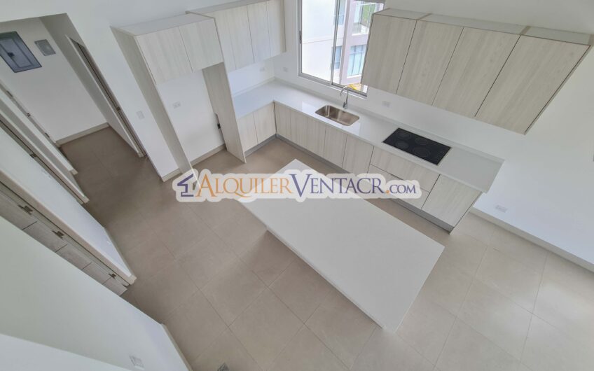 Penthouse Esquinero de Lujo con Impresionantes Vistas en Alto Las Palomas Santa Ana