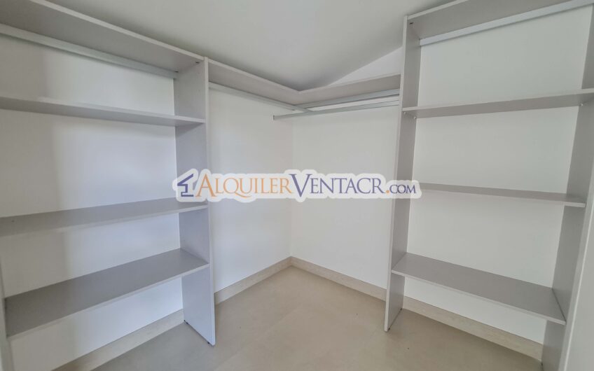 Penthouse Esquinero de Lujo con Impresionantes Vistas en Alto Las Palomas Santa Ana