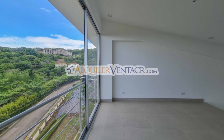 Penthouse Esquinero de Lujo con Impresionantes Vistas en Alto Las Palomas Santa Ana