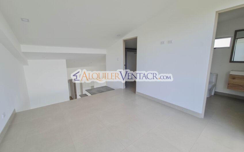 Penthouse Esquinero de Lujo con Impresionantes Vistas en Alto Las Palomas Santa Ana