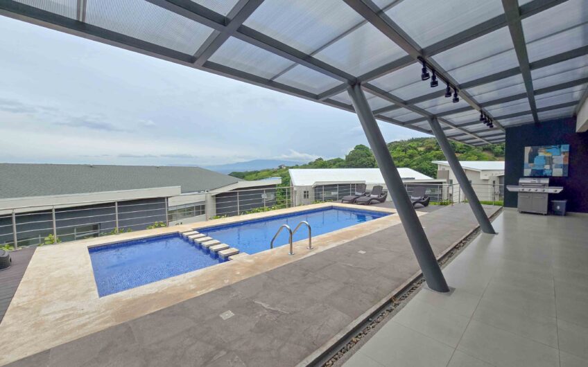 Penthouse Esquinero de Lujo con Impresionantes Vistas en Alto Las Palomas Santa Ana