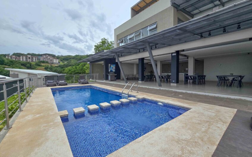 Penthouse Esquinero de Lujo con Impresionantes Vistas en Alto Las Palomas Santa Ana