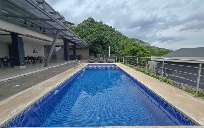 Penthouse Esquinero de Lujo con Impresionantes Vistas en Alto Las Palomas Santa Ana