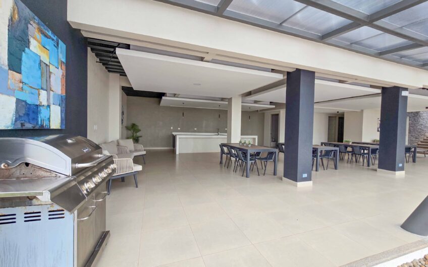 Penthouse Esquinero de Lujo con Impresionantes Vistas en Alto Las Palomas Santa Ana