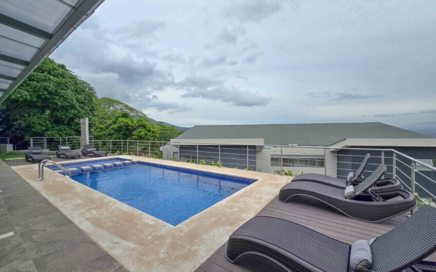 Penthouse Esquinero de Lujo con Impresionantes Vistas en Alto Las Palomas Santa Ana