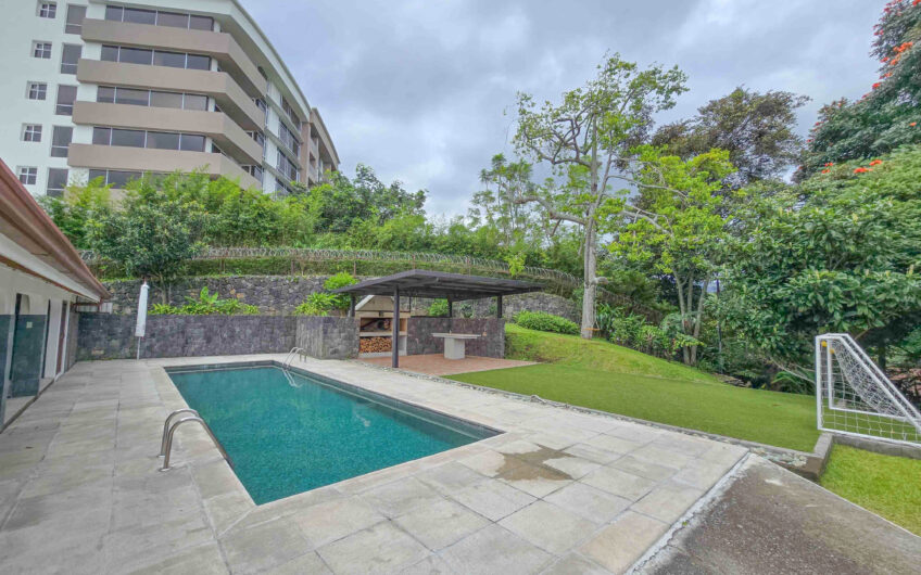 Casa de 650 m2 con piscina privada y 5.454 m2 de terreno en Bello Horizonte Escazú