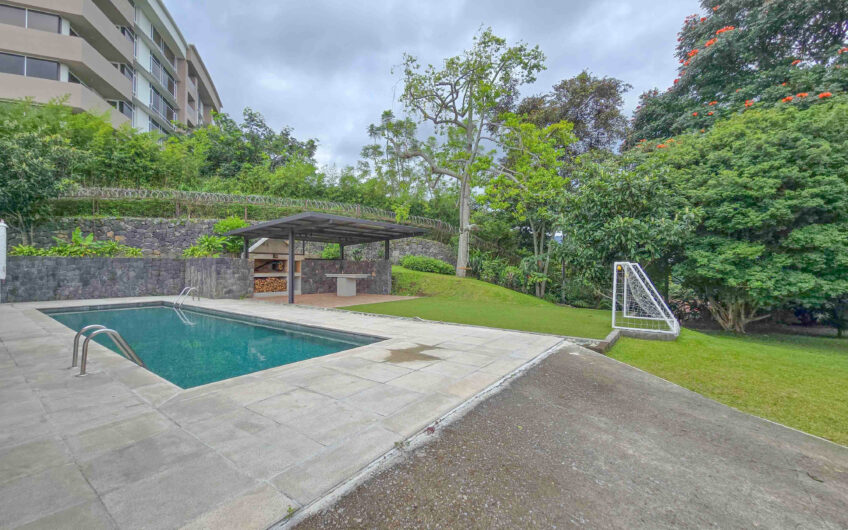 Casa de 650 m2 con piscina privada y 5.454 m2 de terreno en Bello Horizonte Escazú