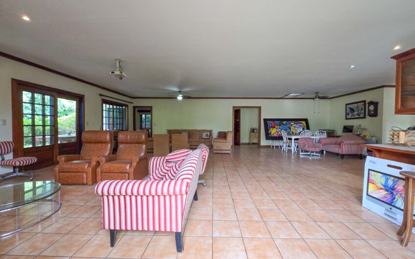 Propiedad de 3 casas de una sola planta con 2.742 m2 de lote en Santa Ana Piedades