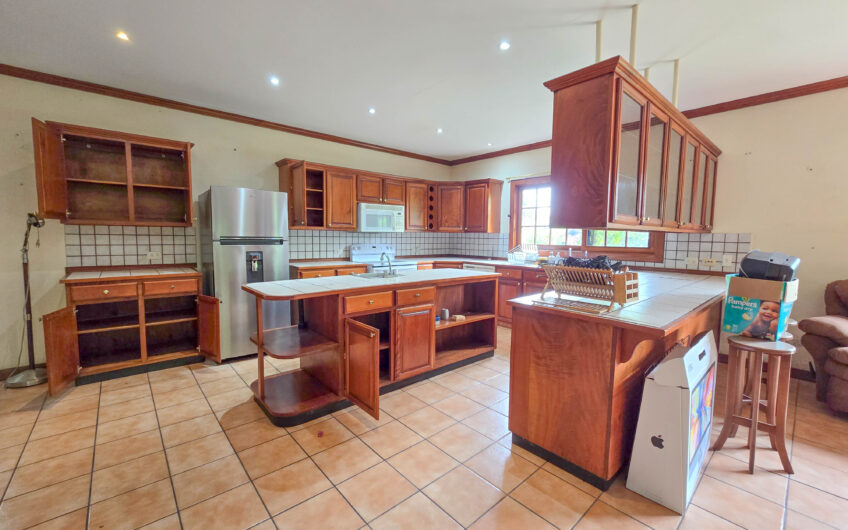 Propiedad de 3 casas de una sola planta con 2.742 m2 de lote en Santa Ana Piedades