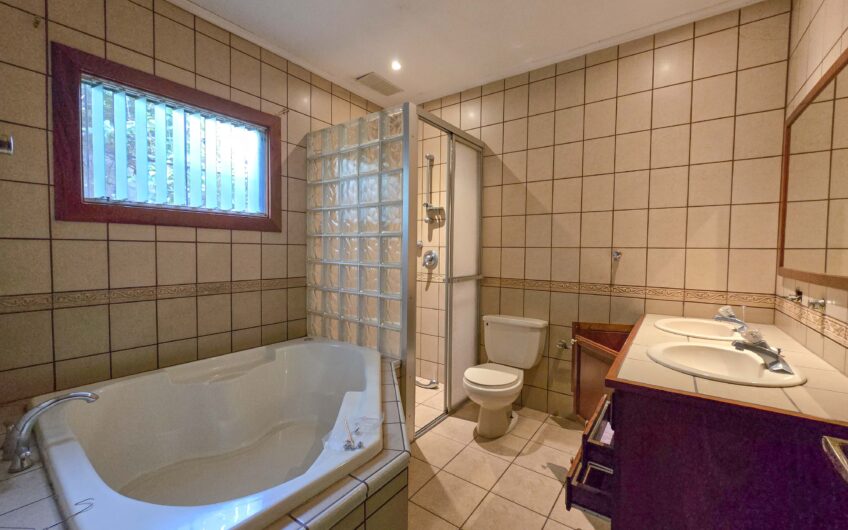 Propiedad de 3 casas de una sola planta con 2.742 m2 de lote en Santa Ana Piedades