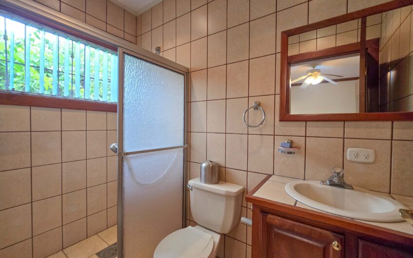 Propiedad de 3 casas de una sola planta con 2.742 m2 de lote en Santa Ana Piedades