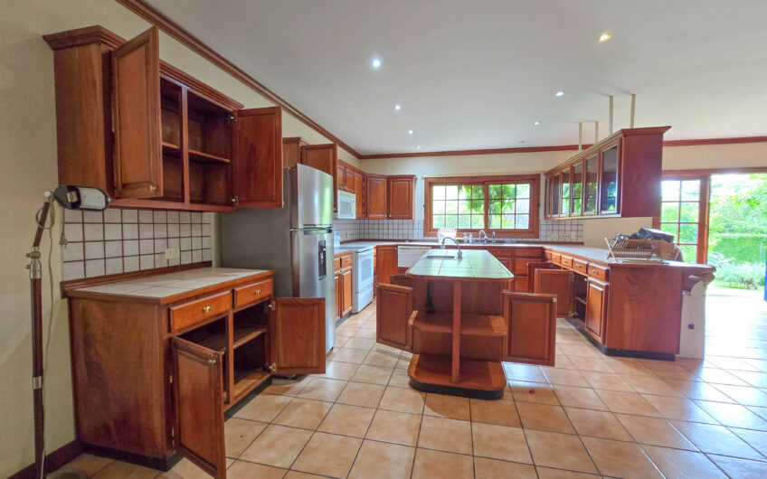 Propiedad de 3 casas de una sola planta con 2.742 m2 de lote en Santa Ana Piedades