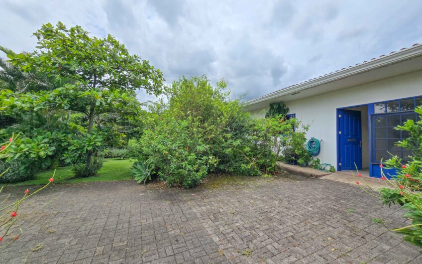 Propiedad de 3 casas de una sola planta con 2.742 m2 de lote en Santa Ana Piedades