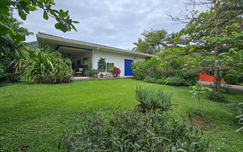 Propiedad de 3 casas de una sola planta con 2.742 m2 de lote en Santa Ana Piedades