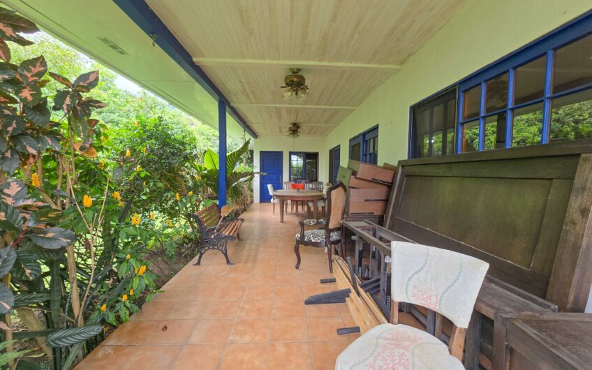 Propiedad de 3 casas de una sola planta con 2.742 m2 de lote en Santa Ana Piedades