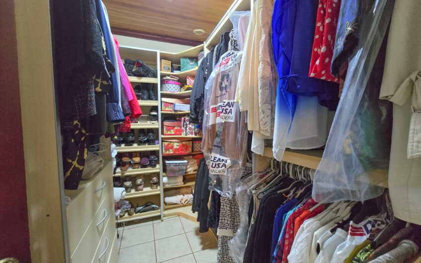 Propiedad de 3 casas de una sola planta con 2.742 m2 de lote en Santa Ana Piedades