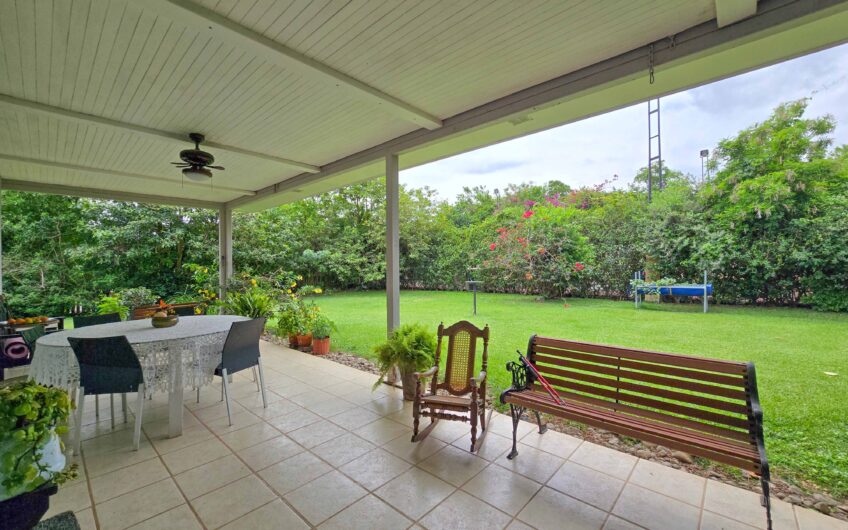 Propiedad de 3 casas de una sola planta con 2.742 m2 de lote en Santa Ana Piedades