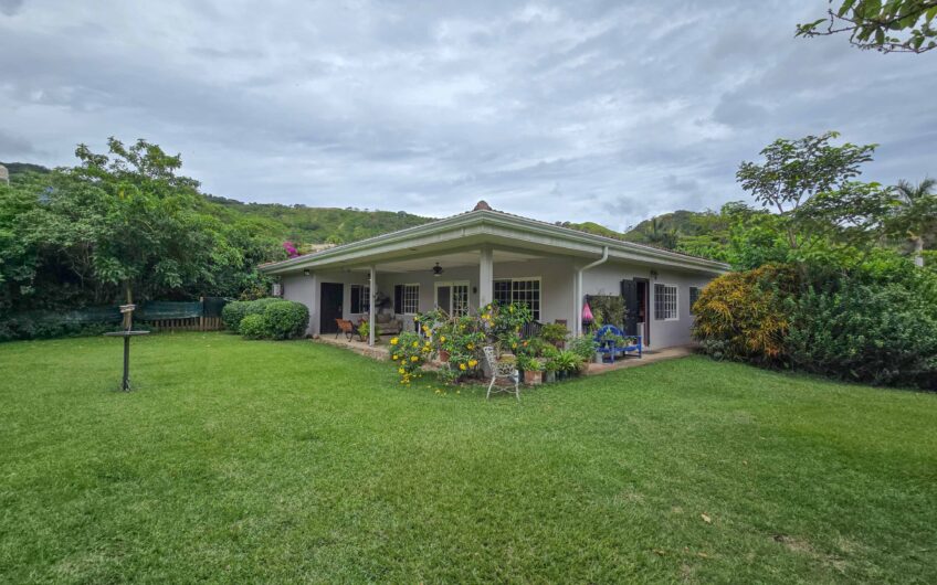 Propiedad de 3 casas de una sola planta con 2.742 m2 de lote en Santa Ana Piedades