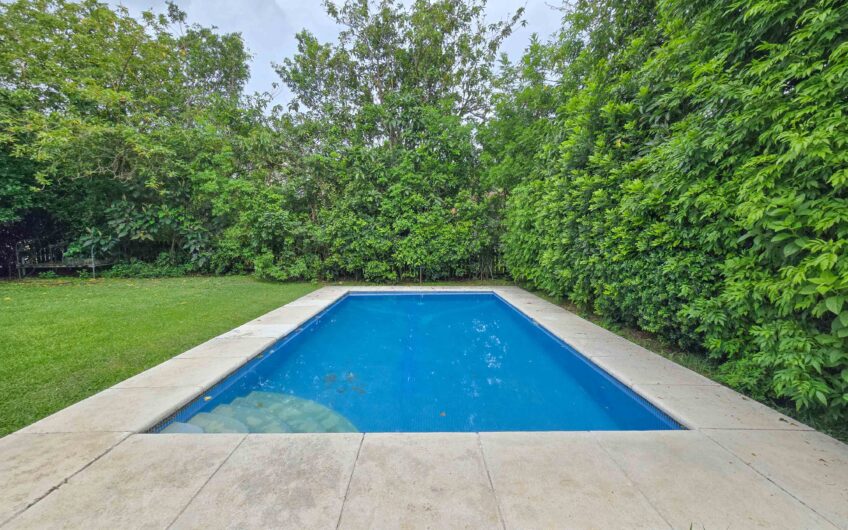 Propiedad de 3 casas de una sola planta con 2.742 m2 de lote en Santa Ana Piedades