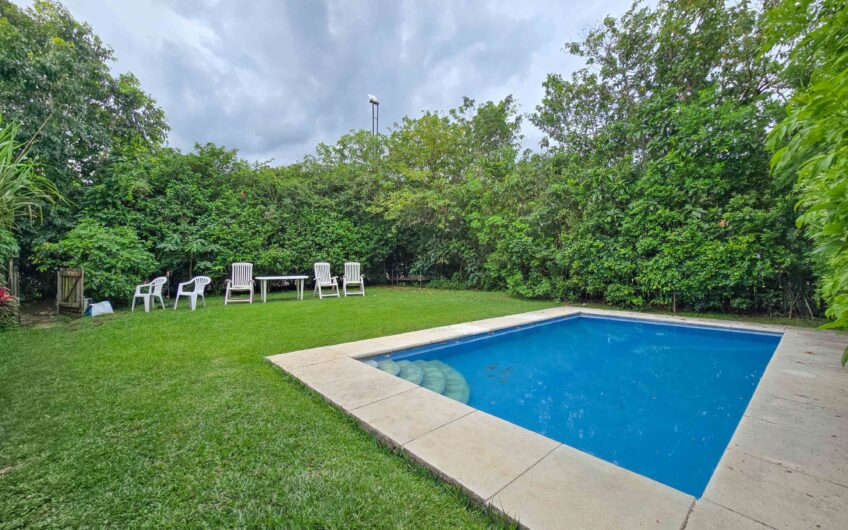 Propiedad de 3 casas de una sola planta con 2.742 m2 de lote en Santa Ana Piedades