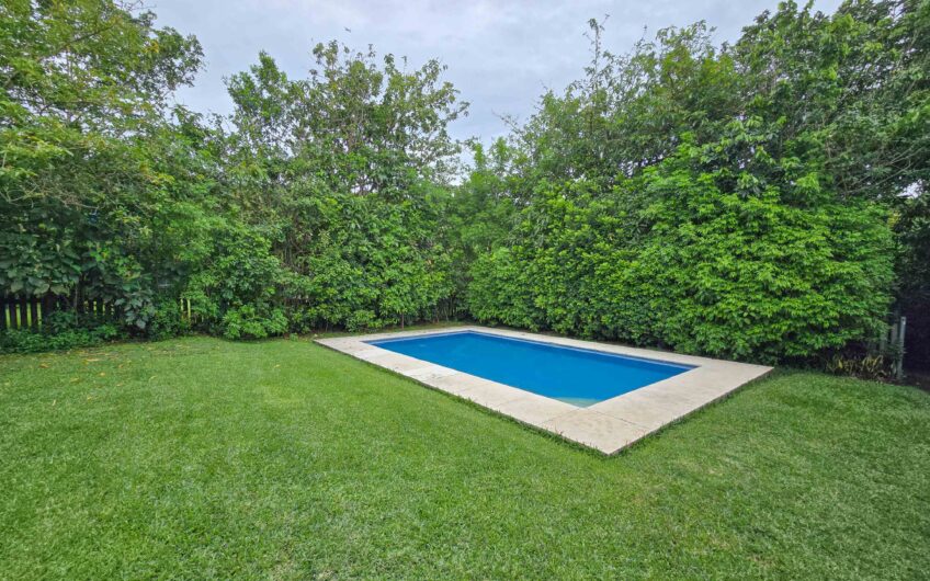 Propiedad de 3 casas de una sola planta con 2.742 m2 de lote en Santa Ana Piedades