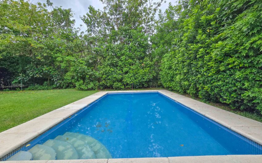 Propiedad de 3 casas de una sola planta con 2.742 m2 de lote en Santa Ana Piedades