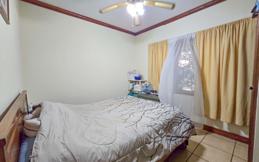 Propiedad de 3 casas de una sola planta con 2.742 m2 de lote en Santa Ana Piedades