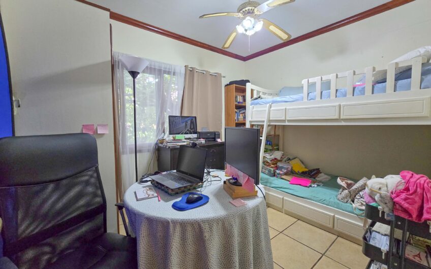Propiedad de 3 casas de una sola planta con 2.742 m2 de lote en Santa Ana Piedades