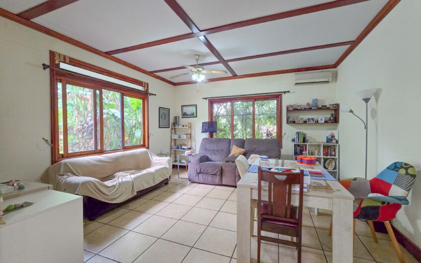 Propiedad de 3 casas de una sola planta con 2.742 m2 de lote en Santa Ana Piedades