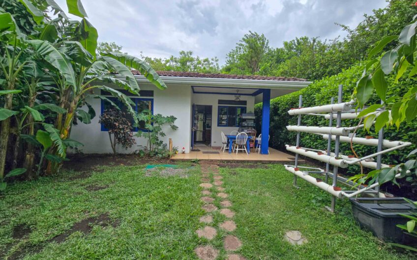 Propiedad de 3 casas de una sola planta con 2.742 m2 de lote en Santa Ana Piedades