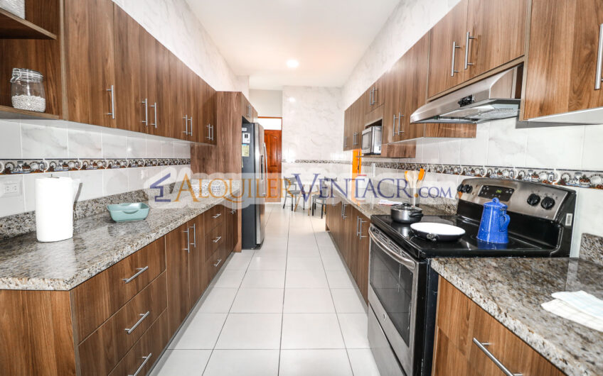 Casa de Un Nivel de 317 m2 en Residencial en San Rafael de Escazú