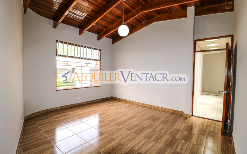 Casa de Un Nivel de 317 m2 en Residencial en San Rafael de Escazú