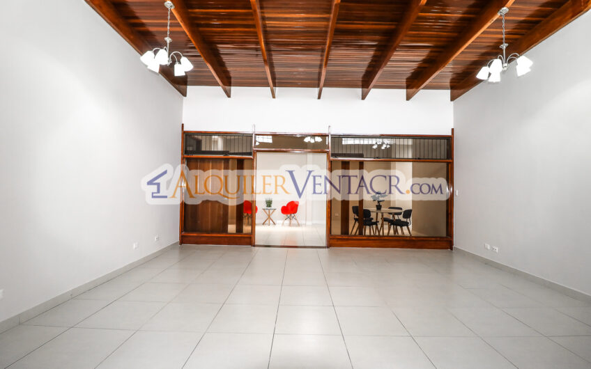 Casa de Un Nivel de 317 m2 en Residencial en San Rafael de Escazú