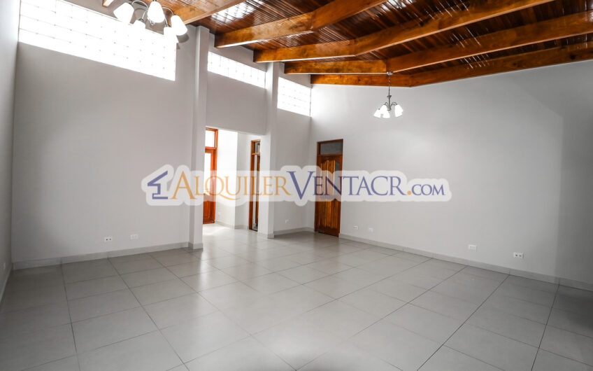 Casa de Un Nivel de 317 m2 en Residencial en San Rafael de Escazú