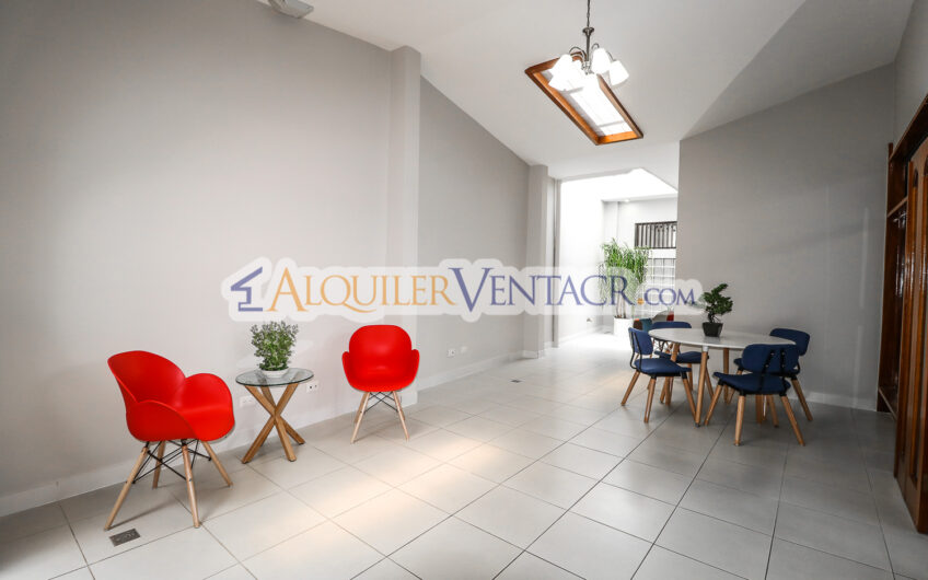 Casa de Un Nivel de 317 m2 en Residencial en San Rafael de Escazú