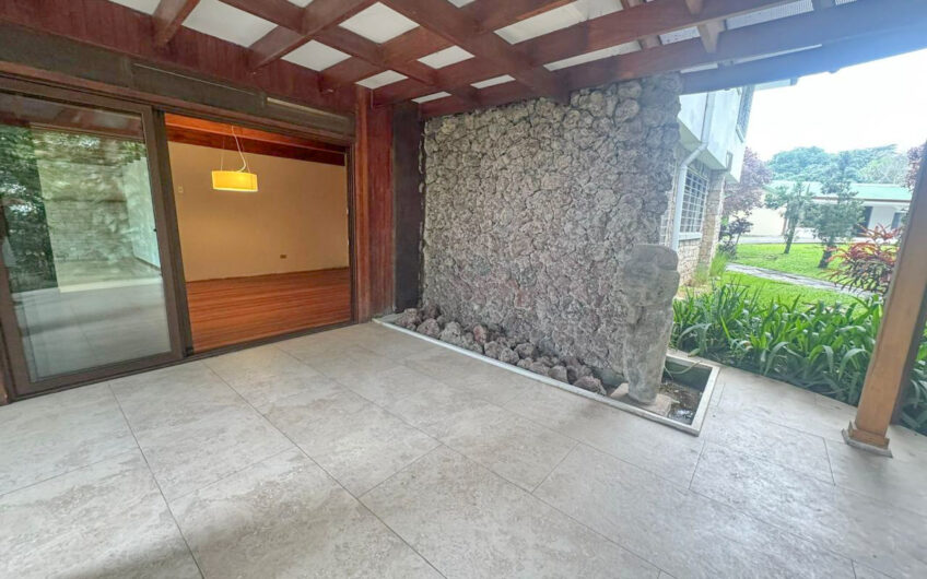 Casa de 650 m2 con piscina privada y 5.454 m2 de terreno en Bello Horizonte Escazú