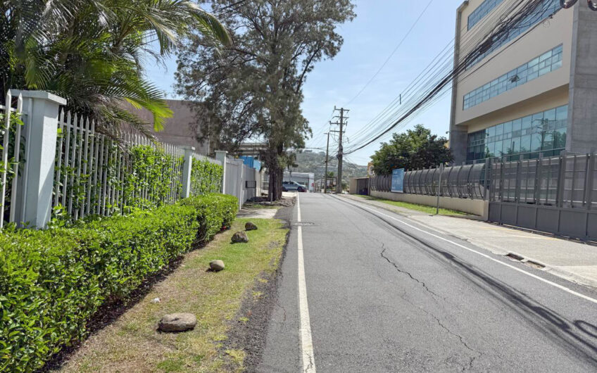 Terreno Comercial y Residencial de 4.011 m² a 300 metros de Multiplaza Escazú / Ideal para Desarrollo e Inversión