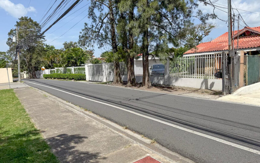Terreno Comercial y Residencial de 4.011 m² a 300 metros de Multiplaza Escazú / Ideal para Desarrollo e Inversión
